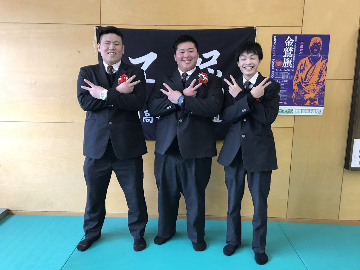 jjohfccnk's tweet photo. とりあえず卒業できたわ！
3年間色々あったけど色々と楽しかったわ！！
名張も綾羽もお世話になったけどええ友達にも会えたしよかった
大学でも頑張ります！！ https://t.co/ZEm1Dzejyl