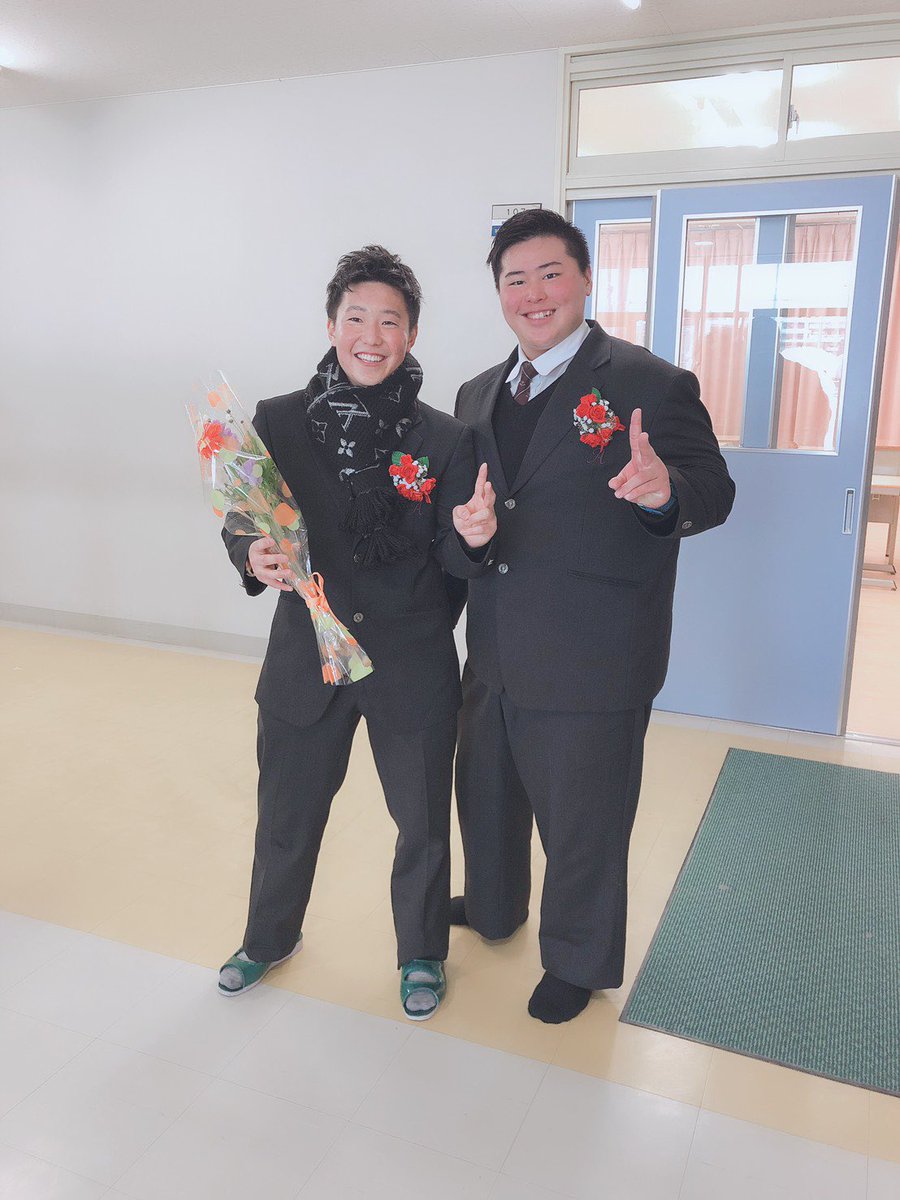 jjohfccnk's tweet photo. とりあえず卒業できたわ！
3年間色々あったけど色々と楽しかったわ！！
名張も綾羽もお世話になったけどええ友達にも会えたしよかった
大学でも頑張ります！！ https://t.co/ZEm1Dzejyl