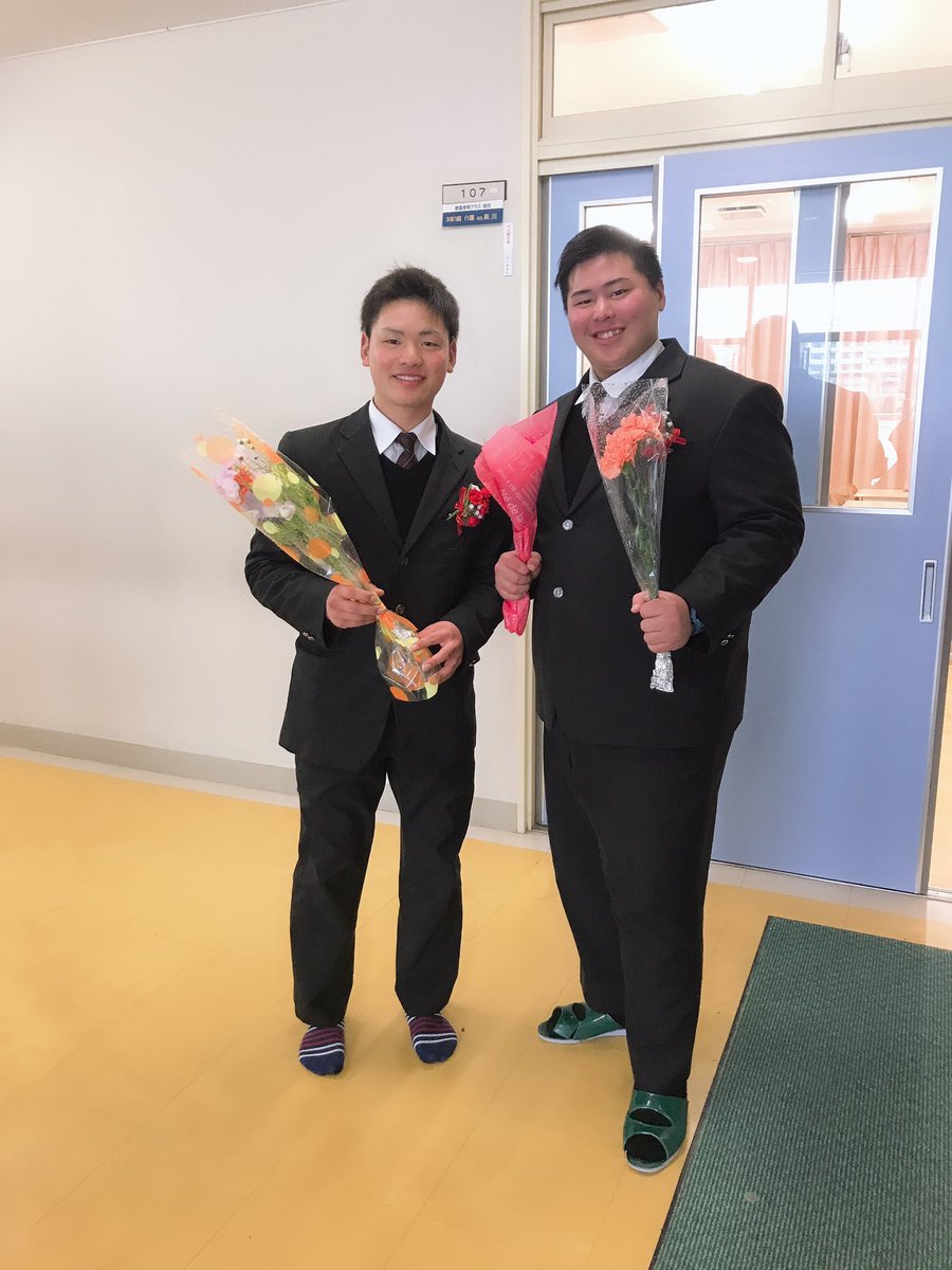 jjohfccnk's tweet photo. とりあえず卒業できたわ！
3年間色々あったけど色々と楽しかったわ！！
名張も綾羽もお世話になったけどええ友達にも会えたしよかった
大学でも頑張ります！！ https://t.co/ZEm1Dzejyl