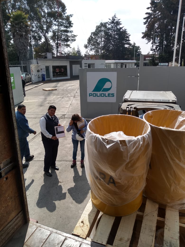RicardoLopezSo4's tweet photo. Con la finalidad de ordenar los residuos no peligrosos para separar la basura, el @Cbt5De #Polioles platicamos con los estudiantes y colocamos 10 tambos en diferentes espacios. @alexfedezcam @israeljeronimol @SBT2018bueno #EscuelasFuertes https://t.co/E0pxKBfQre