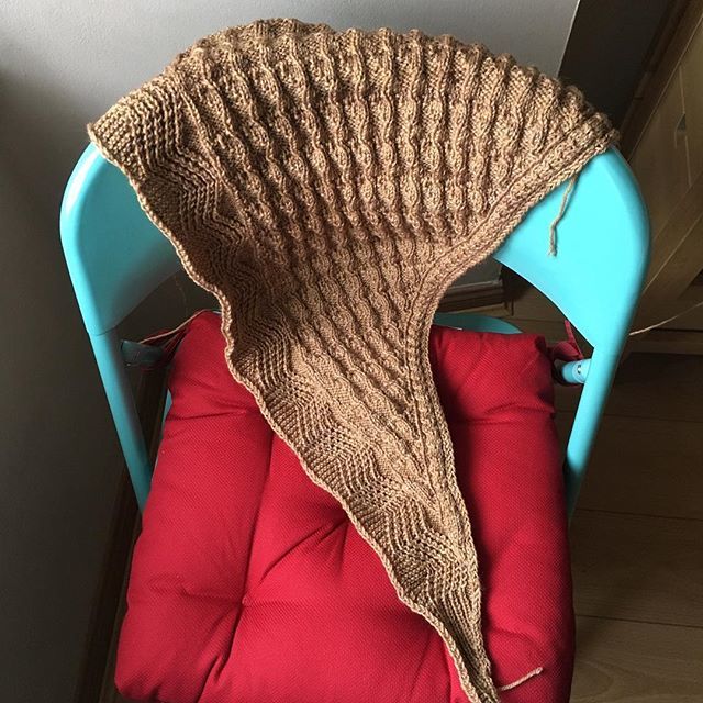knitmastery's tweet photo. It’s the greatest of grey days today and I don’t know if you can even see any progress on this since the last time, but it has grown, I promise! 😇🙄😆 Pattern is Northwest Passage by @eelliottknits. #knitmasterypattern https://t.co/Yjyo5r0U63 https://t.co/akZ9HHbh2x