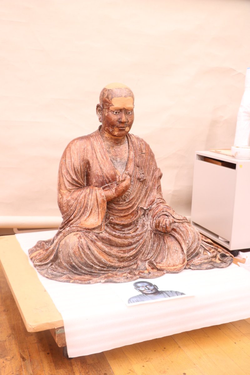 it_bose's tweet photo. 先日、美術院国宝修理所京都国立博物館工房へ。御大師さんの案件では3回目。同じ吉野右京作の醍醐寺蔵を調査していただき、初代天狗久(阿波デコ人形作者。重要民族文化財指定の作者）の昭和9年の修理時に削られた頭部の復���整形の過程を確認。納品は4月。醍醐寺蔵のものと同様に挿首仕様に戻す。 https://t.co/3DEwgEt3aD