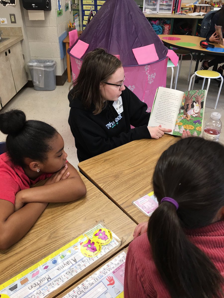 deb_dwesley's tweet photo. Read Across America! Clippers and Grizzlies share a love for reading #Gr8gbe https://t.co/RbdSFkcCpz