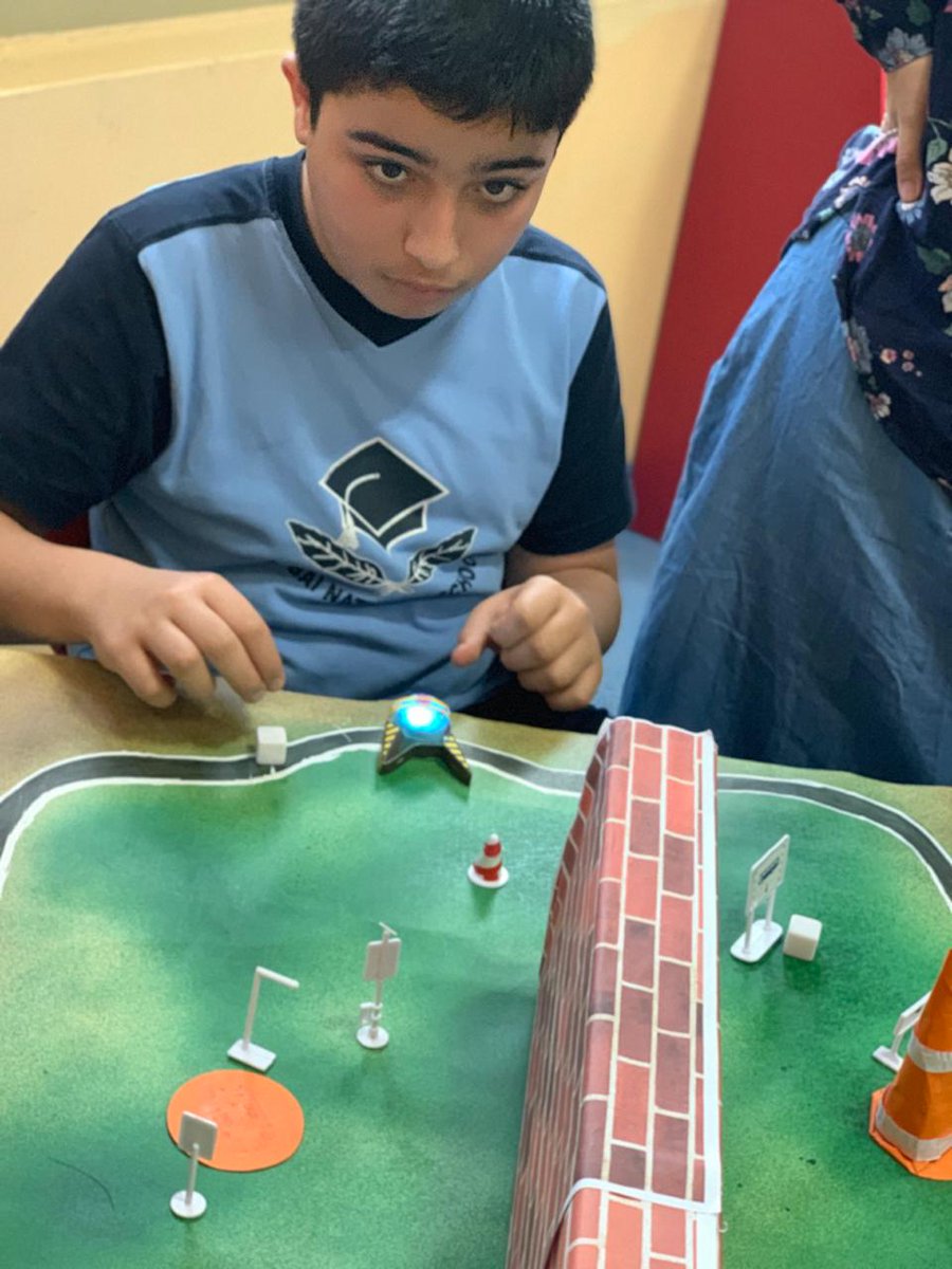 LearningTechDNS's tweet photo. Color codes teach basic coding concepts like cause/effect, patterns, and critical thinking.

#criticalthinking 
#coding 
#ozobot 
#innovation
#specialeducation
@uae_innovates 
@Riham13970247 https://t.co/C2AUJBMcEM