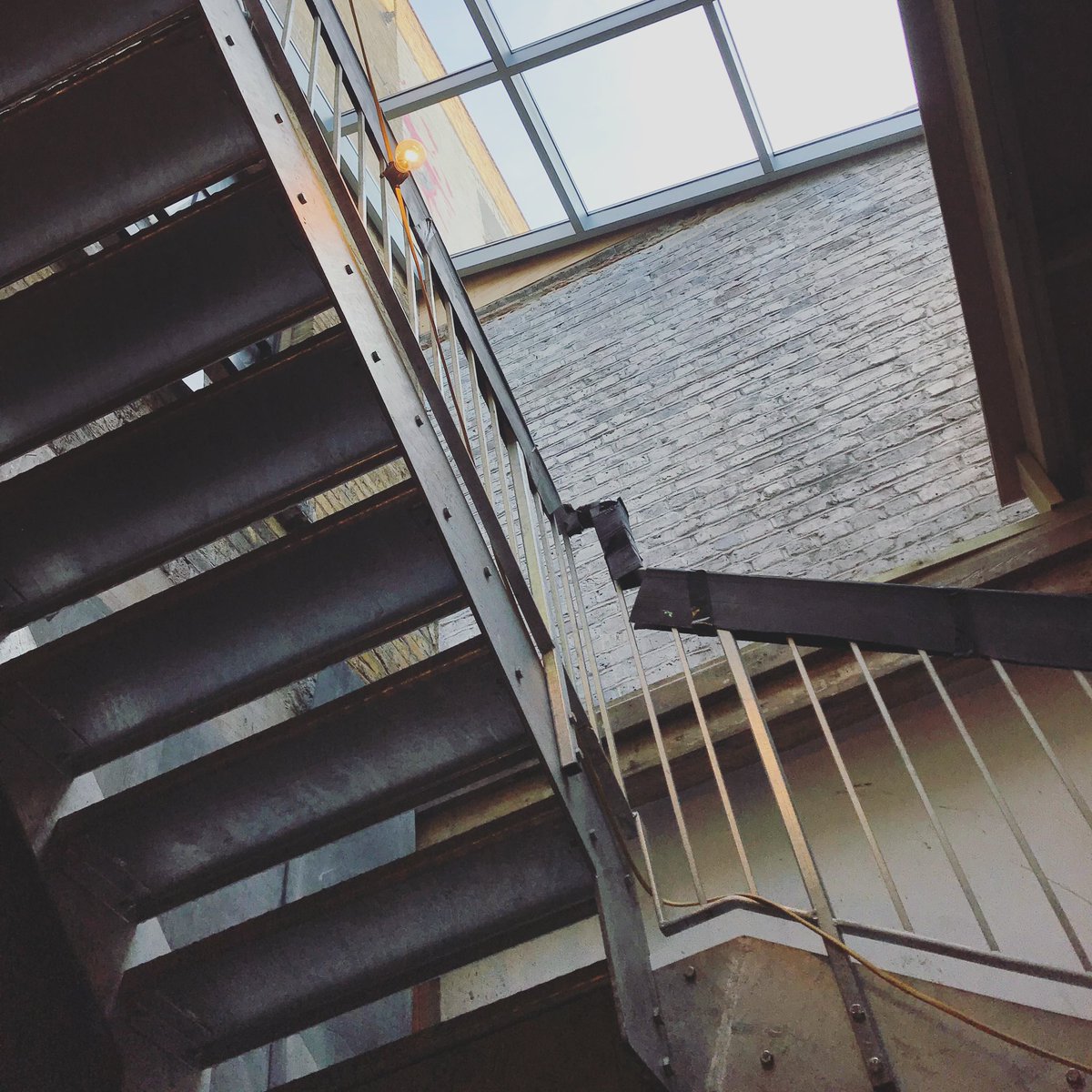 Almost there!! <a href="/Fount_London/">Fount London</a> looking smart under the Shoreditch sunshine... #milkstructures with @credibuild ☀️
.
.
#fountshoreditch #structuralengineering