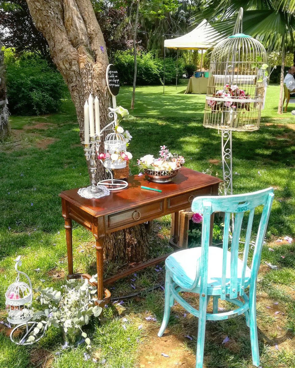 Expresar los sentimientos y que queden para el recuerdo.. ❤️
.
Rincón de dedicatorias para la primera comunión🤵🏻👌🏽🖋️📜❤️

lastressillas.com/alquiler-de-mu…

#DecoracionComunionesLTS
#DecoracionComuniones
#ComunionesValencia #ComunionesCastellon  #AlquilerParaComuniones
#Comuniones2019