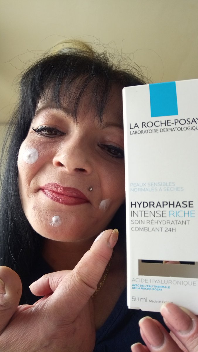 CoumtsosN's tweet photo. Je teste ##MonHydraPhase de #LaRochePosay grâce à #Sampleo ce soin est vraiment formidable 😍 ma peau est beaucoup plus belle, douce et fraîche grâce à #MonHydraPhase 😍 https://t.co/8T6yKQckeD