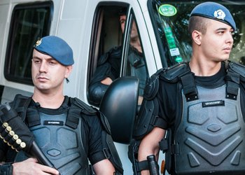 Margarfuentes's tweet photo. Policía de Brasil ejerce su licencia para matar en Río de Janeiro https://t.co/cGfUfjM7TF https://t.co/ZpCA4efWBH