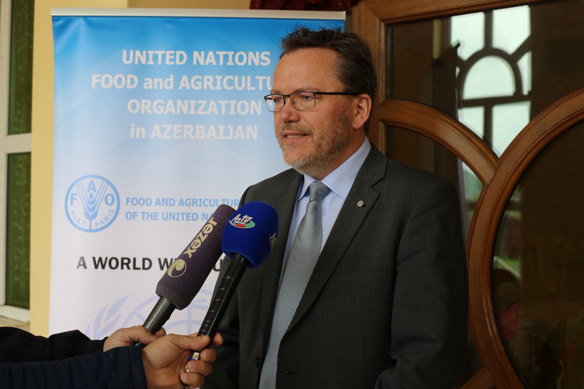 UNinAzerbaijan's tweet photo. .@FAOAzerbaijan and #Azerbaijan Min of Agriculture held a workshop on #land #consalidation in Salyan, Azerbaijan. Stakeholders presented final plan on #effective use of lands to farmers and answered their questions. https://t.co/NqEvkb9nz5