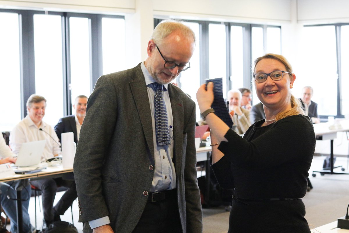EuropeanXFEL's tweet photo. A little bit of Rhineland #Karneval tradition made its way to north Germany today as our admin. director Nicole Elleuche cut off managing director Robert Feidenhan'l's tie this morning as a sign that (especially) today, on #Weiberfastnacht, women traditionally take charge! 😉🥳🤡 https://t.co/r0HbiEGhgK