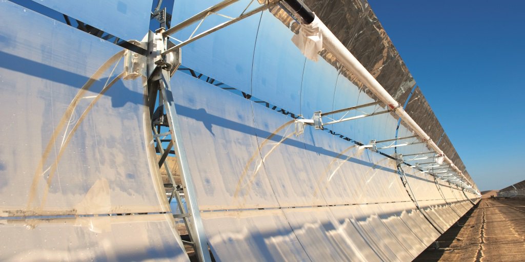 Siemens_Energy's tweet photo. Thousands of mirrors focus the sun’s rays in the desert near Ouarzazate, Morocco –  the most ambitious #solar power project in the world. Learn more about #csp in our blog: https://t.co/feSTGclN6S @SolaireExpo #cleanenergy https://t.co/jTGyI4Gh9l