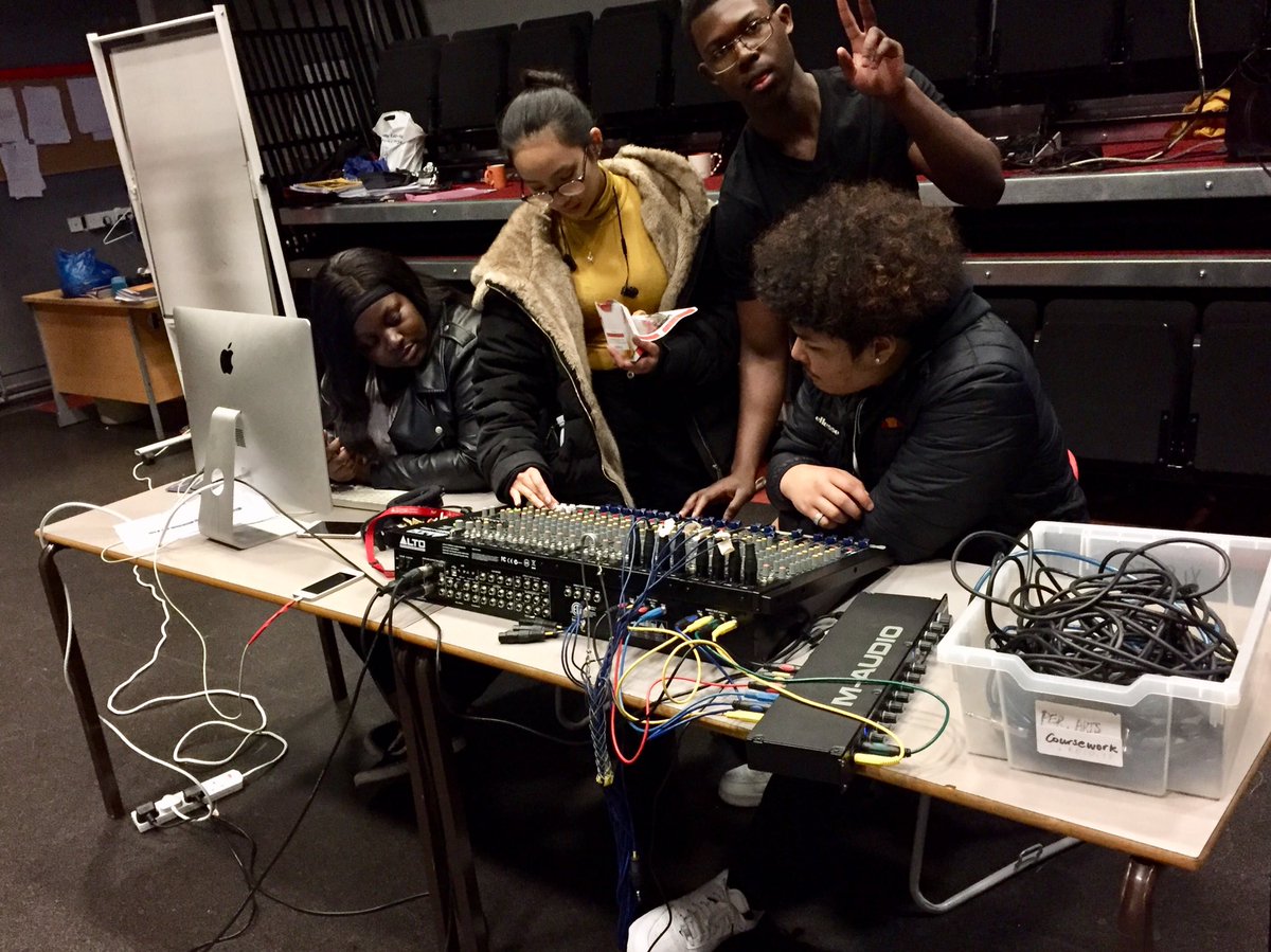 StCharlesMedia's tweet photo. Setting up to record the band’s first live session of 2019. https://t.co/kZil5WLxL3
