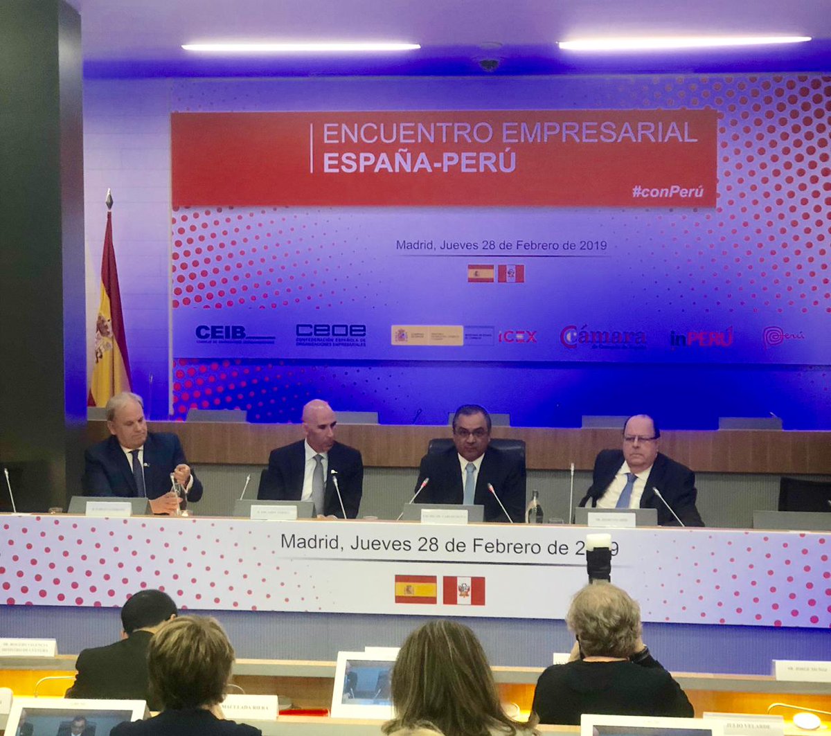pablocateriano's tweet photo. Muy honrado esta mañana en compartir el panel “Elementos clave de la política económica en el Perú” con el ministro de Economía, Carlos Oliva; el presidente del @bcrpoficial, Julio Velarde; y el CEO del @bbva Peru, Eduardo Torres Llosa. Como hace algunos años... #inPERU https://t.co/vGvNUV22NL
