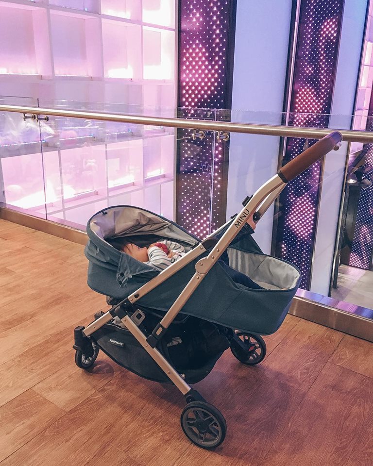 UPPAbabyEs's tweet photo. Con el MINU de #UPPAbaby puedes estar paseando cómodamente a tu bebé con el kit de recién nacido y en tan solo unos segundos puedes pasear con tu hij@ en brazos y el #MINU sobre el hombro.
¿No os parece simplemente genial?
📸 @dochtsarya
#UPPAbabyMINU #UbMINU https://t.co/jn20UwiPWn