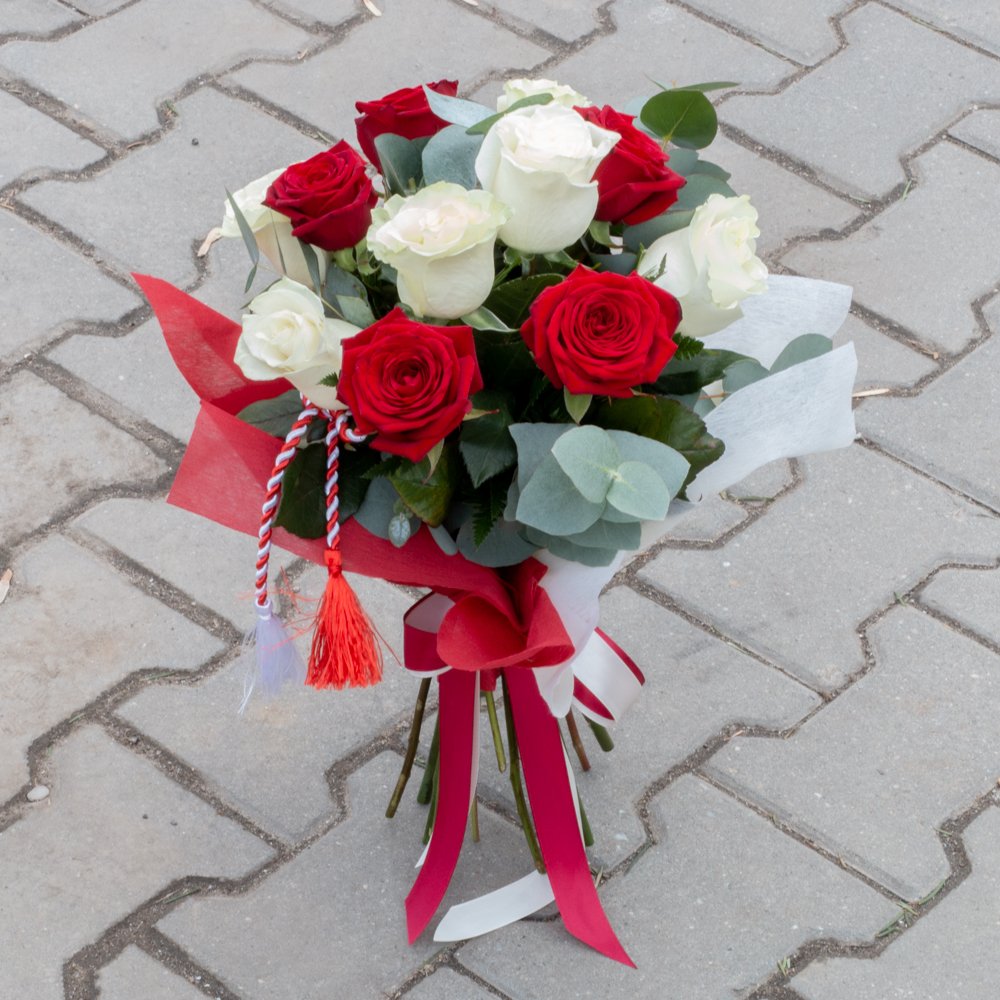 Flori24ro's tweet photo. Buchet de Trandafiri Mărțișor
https://t.co/tIGQp7ClUC
Buchet alcătuit din:
- 6 Trandafiri albi
- 5 Trandafiri roșii
- Verdeață https://t.co/1boxrFr8jF
