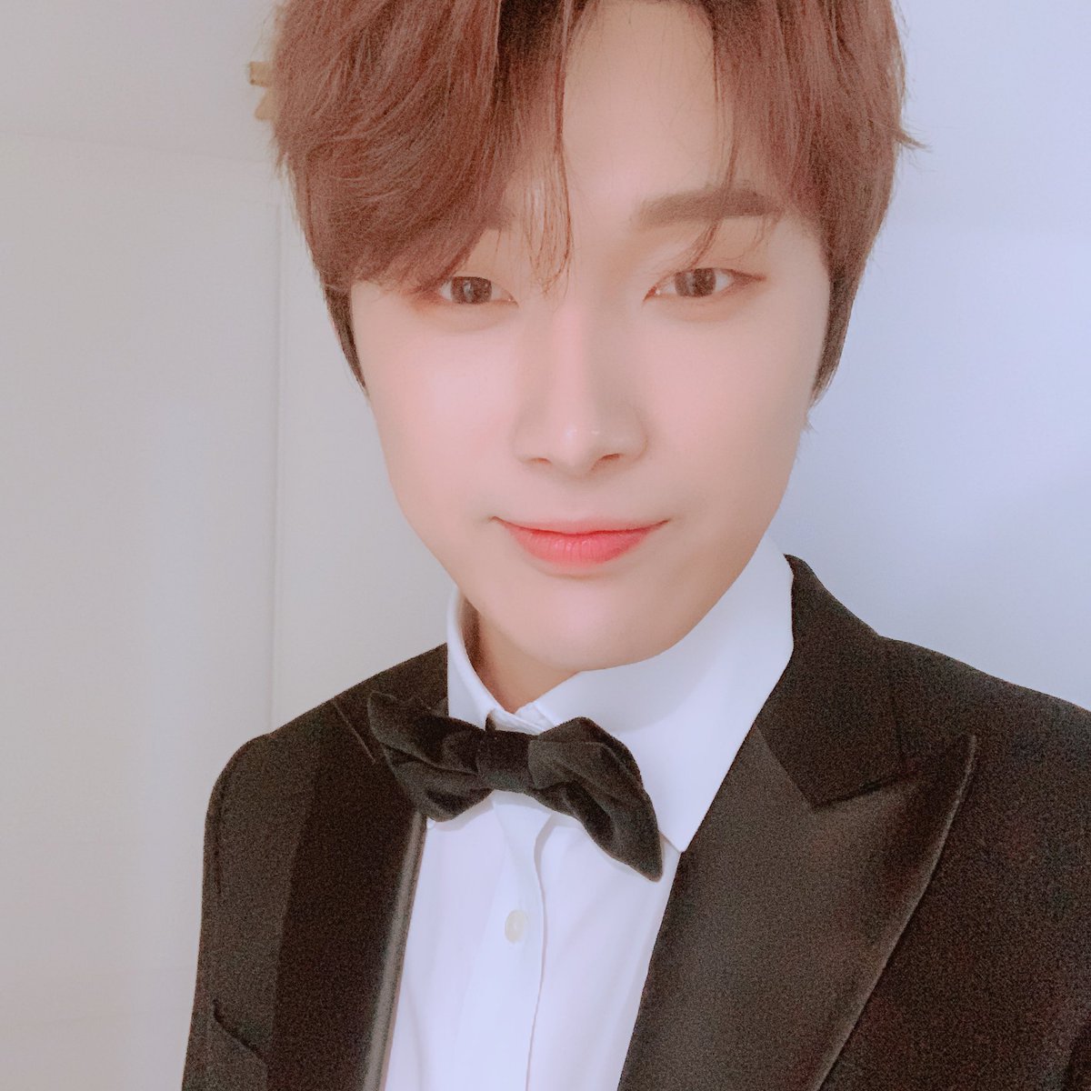 spectrumitalia's tweet photo. [#jaehan] 
Jyan con un abito
Vi amo anche oggi, Lantana

#NonC'ÈMaiStato #UnAbito #DelGenere #PrimaD'Ora https://t.co/LhPfLIByNs