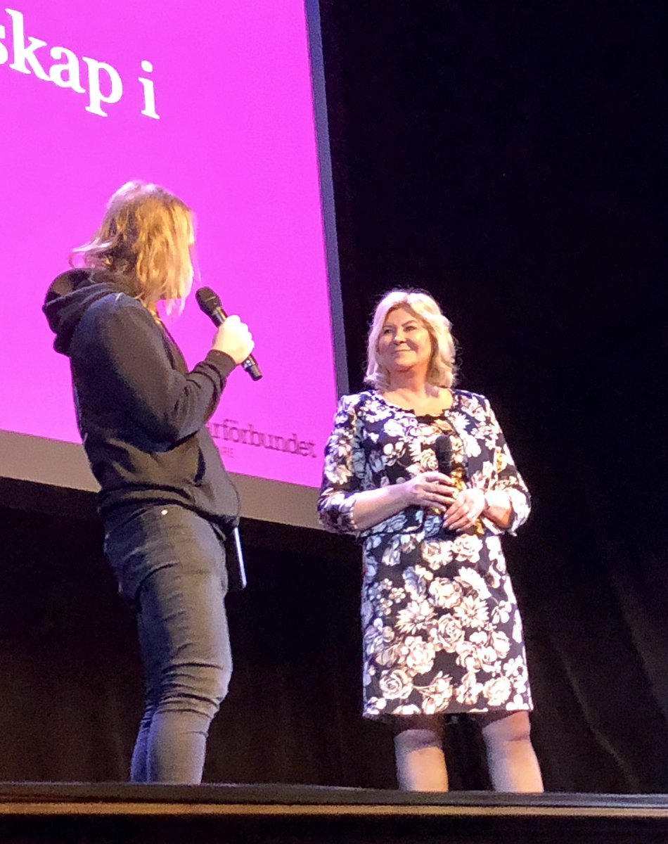 evalissiren's tweet photo. Nu drar vi igång #skolledare21 på #chinateatern ! 💫@gavume och @GEFilipsson först ut på scen. Vi börjar med ledarskap, visioner omsatta i handling, frågan varför du går till jobbet och att påverka där du är...@skolledarorg @lararstiftelsen @Lararforbundet @meetingrid @ADopping https://t.co/Kcd3zgUwjl