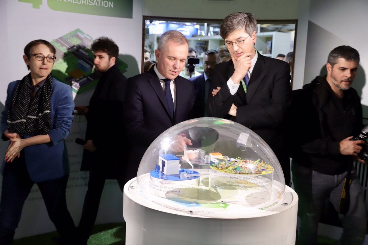GRDF's tweet photo. Visite de @FdeRugy, Ministre d’État @Min_Ecologie, sur le stand #GRDF au #SIA2019. Échanges sur le #GazRenouvelable avec @SauvageEdouard, Directeur Général, et @catleboulproust, Directrice de la Stratégie. 

#Méthanisation #Agriculture #EnR #TransitionEnergétique Cc @dguillaume26 https://t.co/tBFCz2e64K