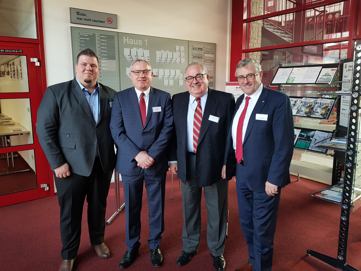 RGrangui's tweet photo. Es war mir eine Freude, heute in #Barleben, Sachsen-Anhalt, beim Kompetenznetz #MAHREG Automotive über deutsch-mexikanische Handels- und Investitionsprojekte in der Automobilbranche zu sprechen @Der_BDI @IHKMagdeburg #UMSCA @DIHK_News #TMEC @sachsenanhalt https://t.co/IMBnm9KIVb