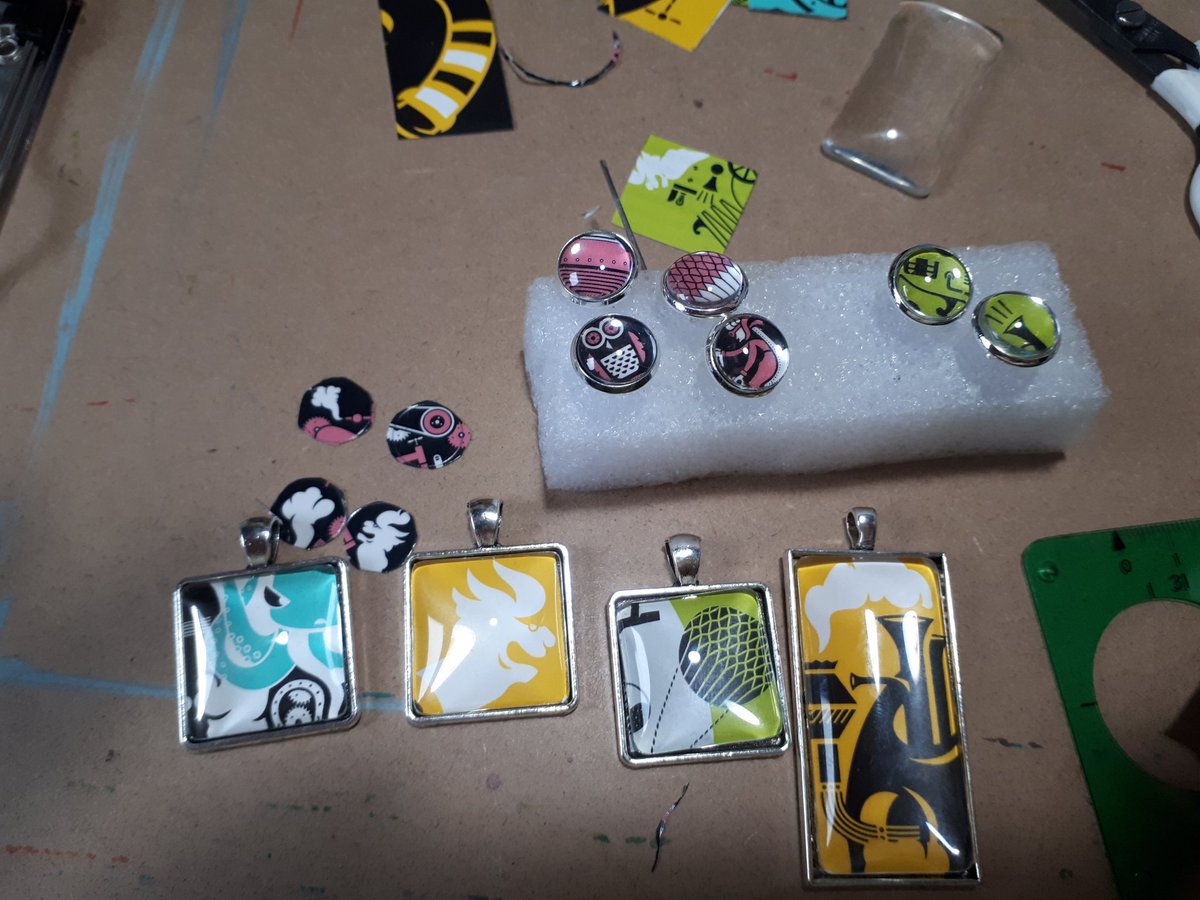breweryjeweller's tweet photo. First of the @SteamMachineIPA section of the #breweryjewellery #collection.....I am liking it so far #funkycolours #CraftBeer #canlabels #recycled #repurposed #beercanlabels #craftnotcrap https://t.co/Ht25MIRf9K