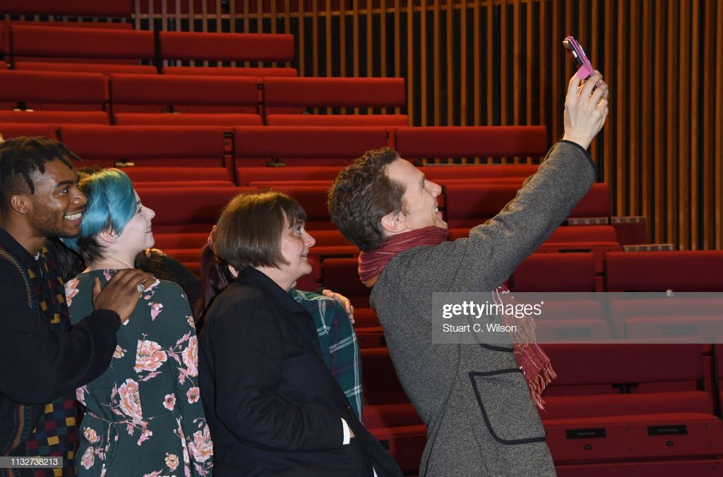 Yassammez's tweet image. New pics of Benedict Cumberbatch welcoming the new LAMDA Director, Sarah Frankcom on February 28. ❤️