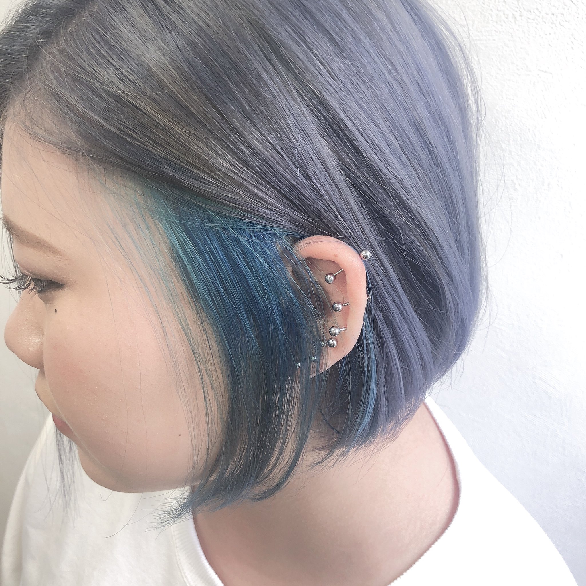 Graffiti Stylist Mayu 金沢美容師 美髪師 外国人風カラー得意 シルバーアッシュに ブルーのインナーカラー これ好き シルバーアッシュ グレージュ ラベンダーアッシュ ブルージュ インナーカラー 髪色ブルー 派手髪好きな人と繋がりたい 金沢