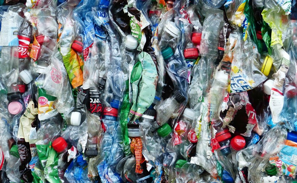 RWWMagazine's tweet photo. Glastonbury Festival bans single-use drinks bottle sales: https://t.co/7NUq9Hev2Y https://t.co/Oa13U6eUTQ