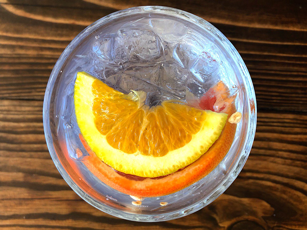 CarnelianDQ's tweet photo. It’s a Gin kinda Thursday!

Ginology Gin and Clark &amp; Sons Tonic served with lemon &amp; orange slices.

#gin #ginandtonic #mixology #clarkandsons #tonic #ginthursdays #cocktails #bestserved #thursdaynightlive #brentharris #theejam 🥁 https://t.co/ERL45kqCal