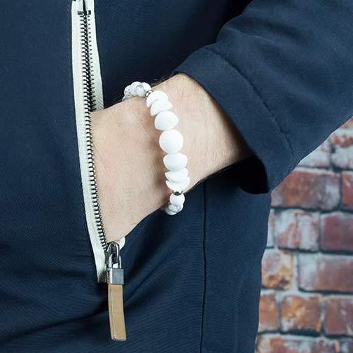 thisisvanacci's tweet image. Shine bright day and night with the Vanacci Nightfall Luna Bracelet.

This gleaming piece is made up of crisp white howlite stones that follow the sequence of the moon, from crest to full and back again. 

Shop the full Vanacci range of bracelets: vanacci.com/collections/va…