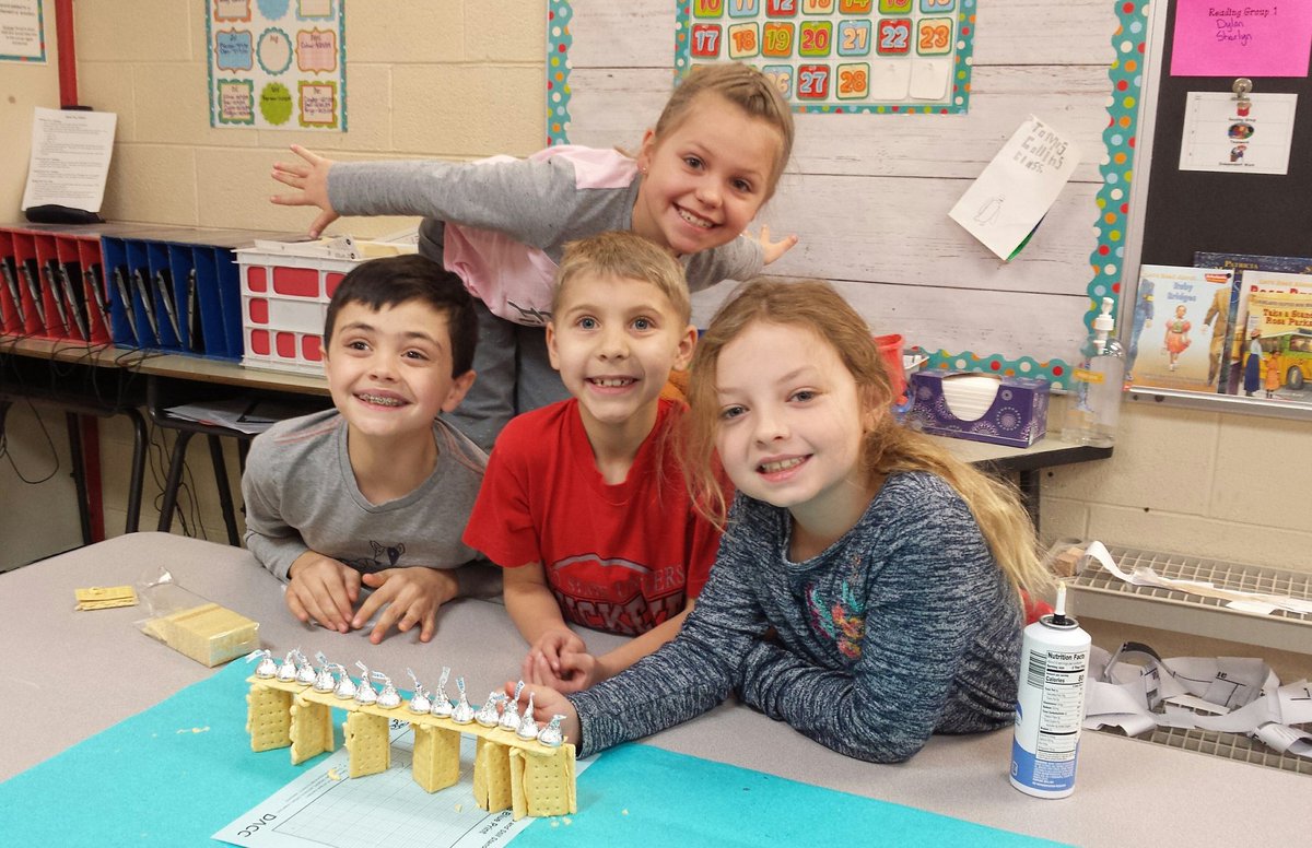 DACC_Careers's tweet image. Check out these future engineers &amp;amp; welders!  Had a great time designing and building bridges by &apos;welding&apos; cheese and crackers with these @BWLSD students at Souder Elementary.  Inspired by the story of the Brooklyn Bridge, their bridge successful held &apos;21elephants&apos;! #ExploringSTEM