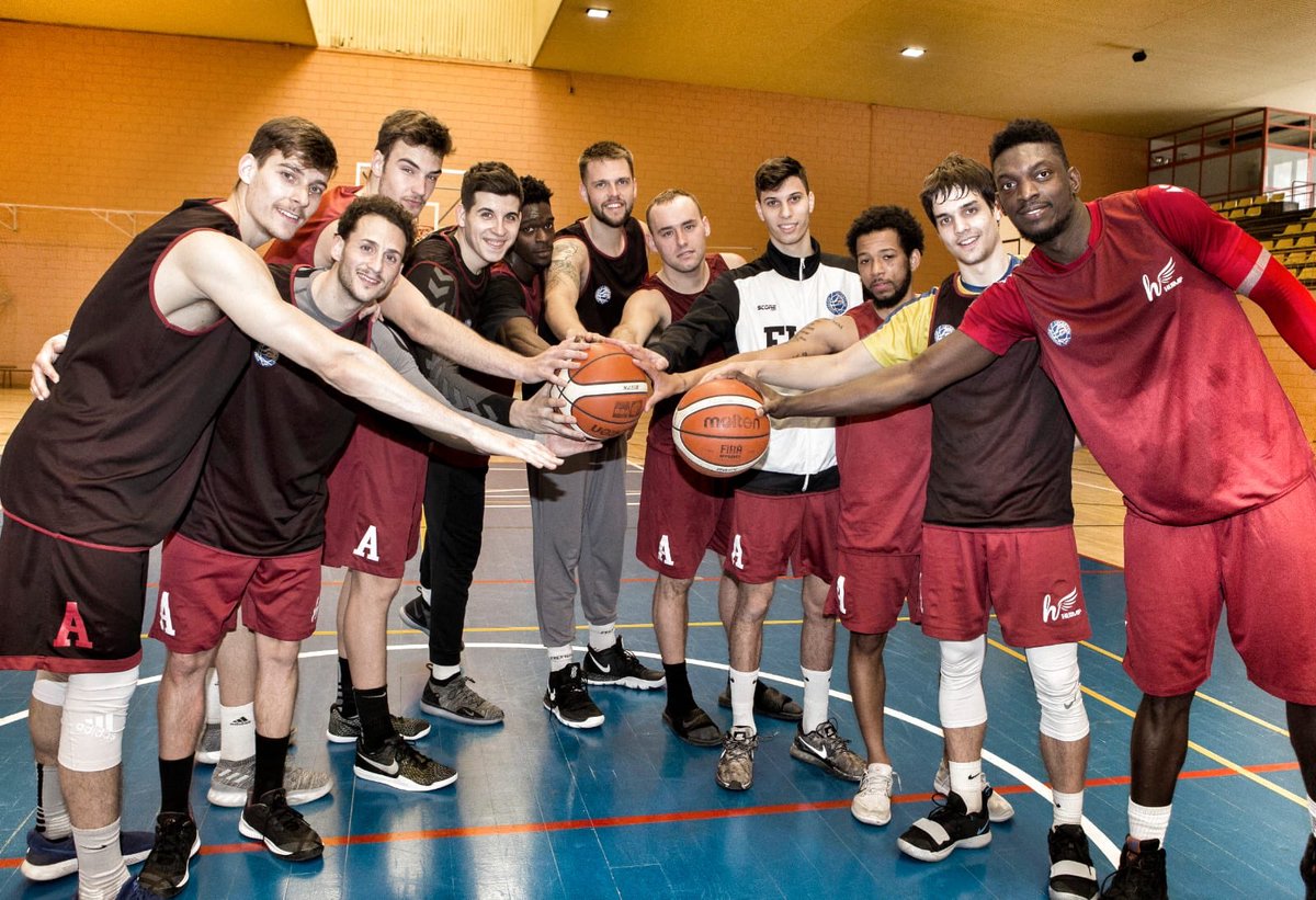 FundLucentum's tweet image. Volvemos a casa, liderando la clasificación 🔝

Tenemos un EQUIPO que va a luchar cada batalla para hacernos soñar, el sábado a las 17:00 primer partido en casa 🙌🏼
Seremos muchos, seremos uno 😍

#SomosLucentum #VamosLucentum
📷 x @informacion_es