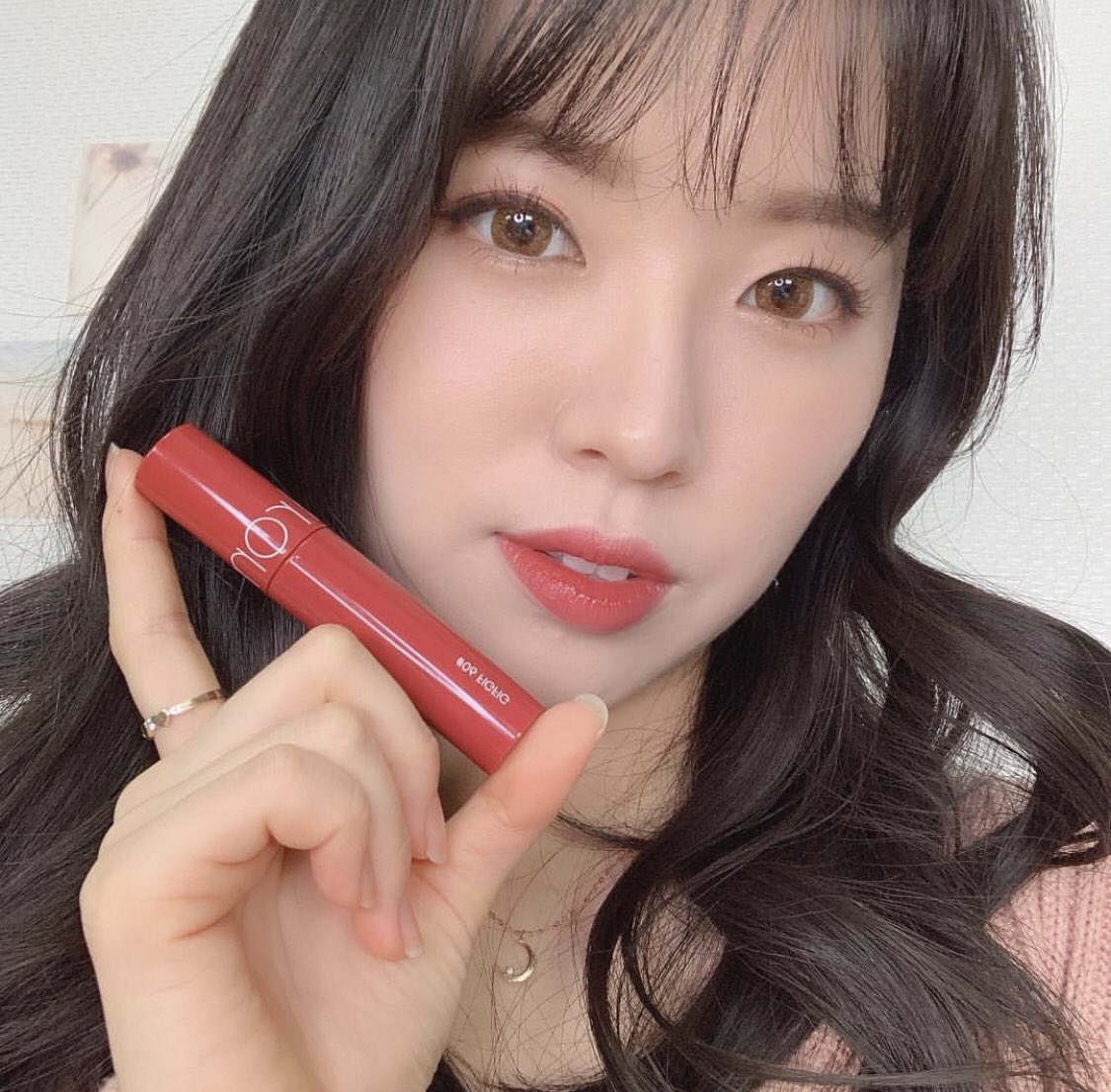 celestial_house's tweet photo. 🌈พร้อมส่ง🌈[SALE 39%] Romand New juicy lasting tint สีหายาก ❣️jujube❣️figfig📌แท่งละ259฿
#chosungah #celestial_house #Apeiu#romand#blackrouge#holika#16brand#sulwhasoo#peripera#mamonde#skinfood#australis#somebymi#nars #mac #etude #colorgram  #innisfree#espoir#tonymoly #immeme https://t.co/odJPFMxoDB
