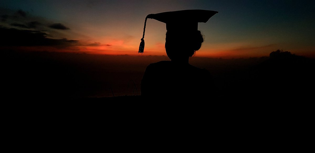 anastasyakltg's tweet photo. Senja.
#graduatevibes https://t.co/mE5hxpYFti