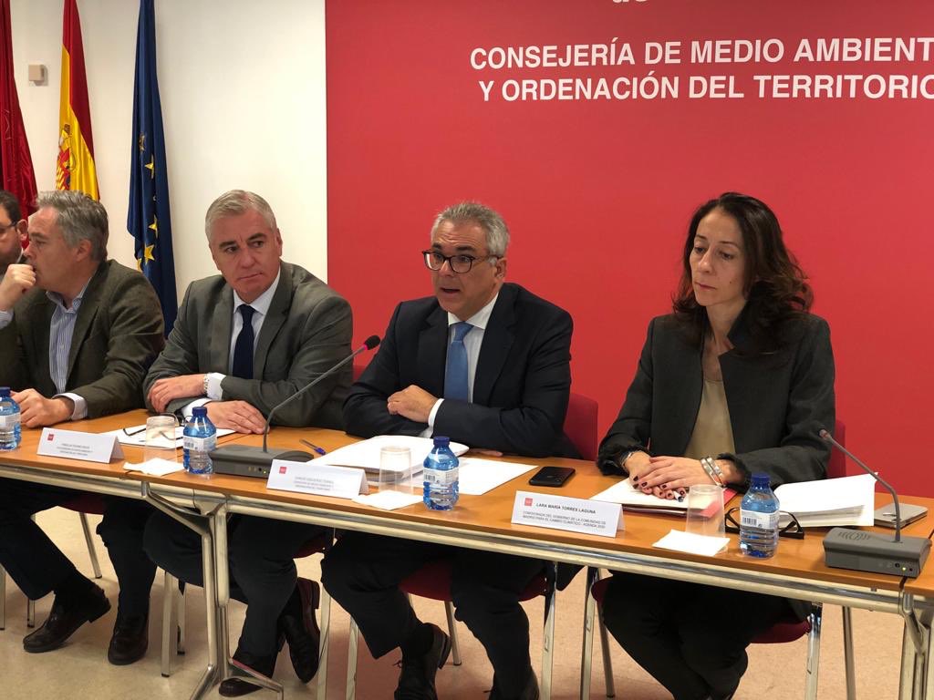 carlosizqtorres's tweet photo. 🔝En @ComunidadMadrid hemos mejorado la #CalidadDelAire desde 2013 con el #PlanAzul+ reduciendo la emisión d todos los contaminantes
Además la emisión de dióxido d carbono #CO2 se ha reducido un 20%por lo q ya cumplimos con los objetivos para 2020
#ComprometidosConElMedioAmbiente https://t.co/kzw4TPeyKF