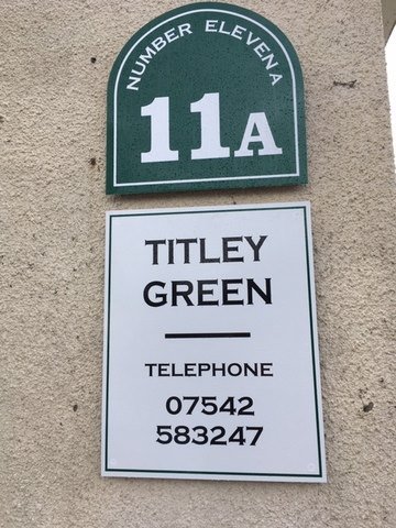 Well, will you take a look at us with our posh new sign!!