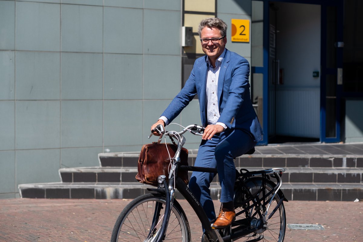 Gem_Amersfoort's tweet photo. We zoeken een Teammanager Vergunningen, Toezicht en Handhaving. Ben jij, of ken jij een geschikte kandidaat? Bekijk de 
#vacature op https://t.co/OY214oDXVh https://t.co/rEVZvBpiV7