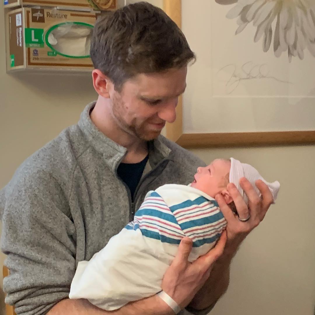 Хоккейный клуб "Торпедо" поздравляет защитника нашей команды Мэтью Боди и его супругу Алекс с пополнением в семействе! dlvr.it/Qzsz2q