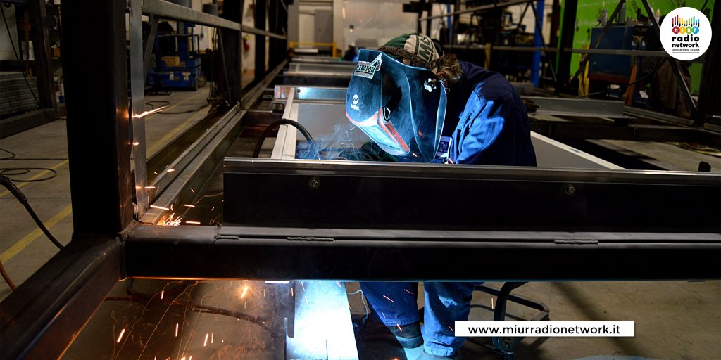 Come cambierà il mondo del #lavoro in Italia nei possimi anni? L'#università riuscirà a formare i nuovi professionisti? 🔧🎓
Voi che ne pensate?

Parliamone alle 15:30 su ➡ miurradionetwork.it