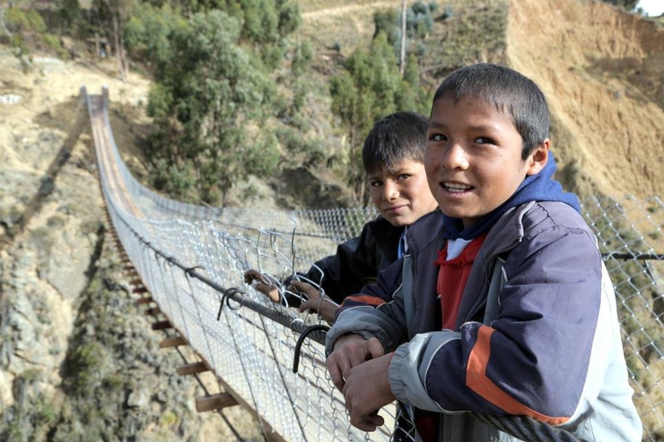 NDBusiness's tweet photo. #TBT Notre Dame students partnered with Bridges To Prosperity last year in Bolivia. BTP creates access to essential health care, education and economic opportunities by building footbridges over impassable rivers. Follow along for this year's #botfl9 #NDGlobal https://t.co/z30AHCDmIc