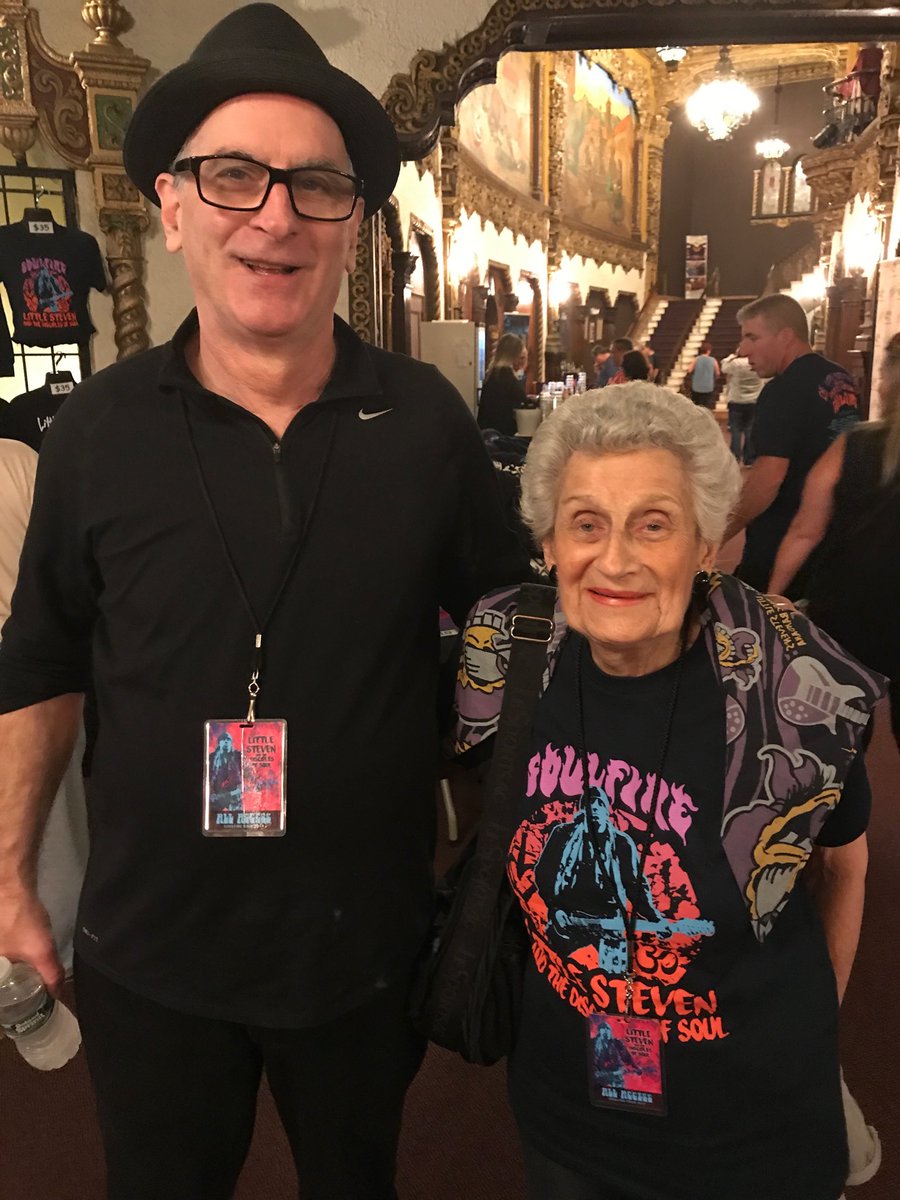 Happy Birthday ⁦<a href="/eddiemanion/">Eddie Kingfish Manion</a>⁩ from ⁦<a href="/MOMaGoGo90/">Bea Slater</a>⁩ and the entire Slater family! Al the beat today and forever my friend... ⁦<a href="/MVZaGoGo/">Maureen Van Zandt</a>⁩ ⁦<a href="/StevieVanZandt/">🇺🇸🕉🇺🇦🟦Stevie Van Zandt☮️💙</a>⁩