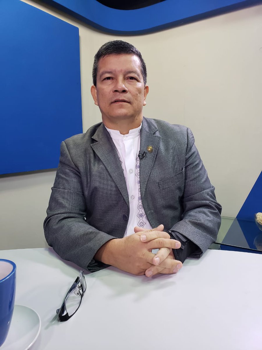 9TVLegislativa's tweet photo. Esta mañana en #ForoLegislativo nos acompaña el diputado Manuel Flores @ChinoFloresLL del @gpfmln conversamos sobre la supuesta denuncia al Tratado de Libre Comercio con la República de China (Taiwán). Sintonízanos a través de #Canal9 y @RLegislativaSV https://t.co/itNWF4jrfS