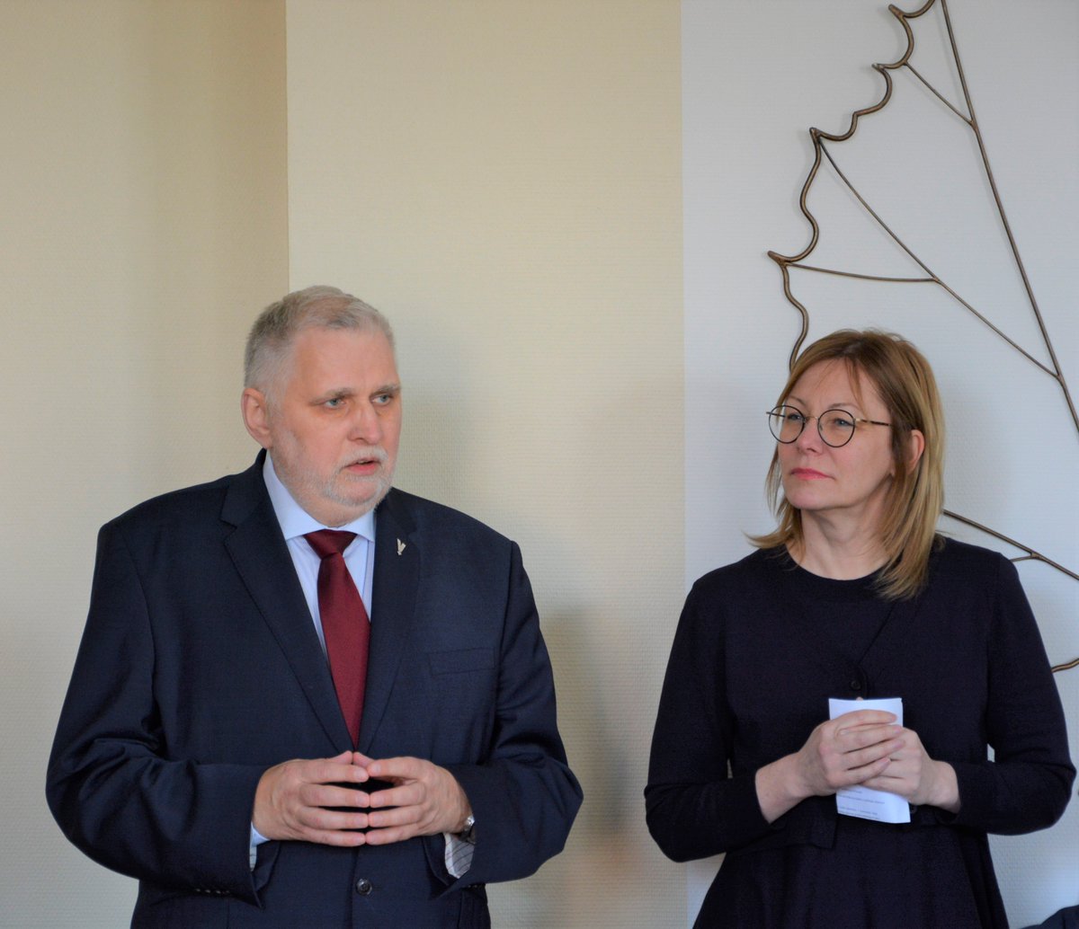 Valmierasnovads's tweet photo. 28.februārī iniciatīvas "100 darbi Latvijai" organizatori viesojās @valmiera_lv, lai pateiktos iniciatīvai pieteikto un Valmierā realizēto 22 darbu un pasākumu organizētājiem. https://t.co/phKemUqqsE #100darbiLatvijai #LV100 https://t.co/t3XVCRgmMx