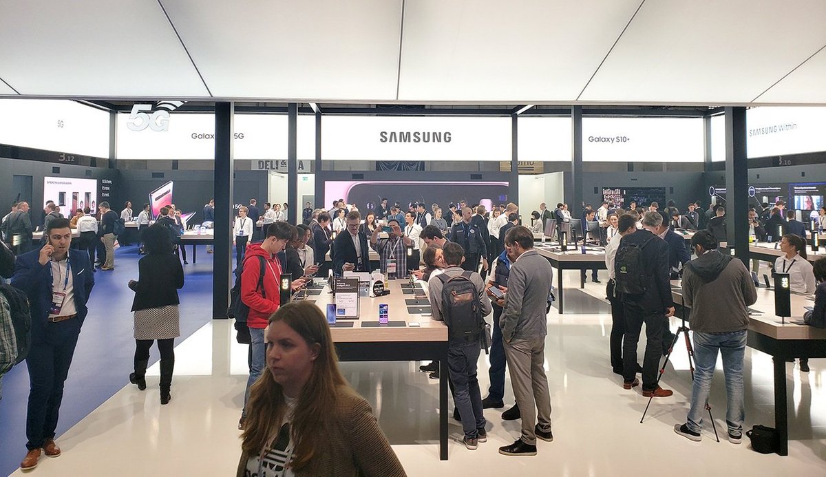 We love seeing so many #WMC19 attendees checking out the tech goodies at the #Samsung booth!