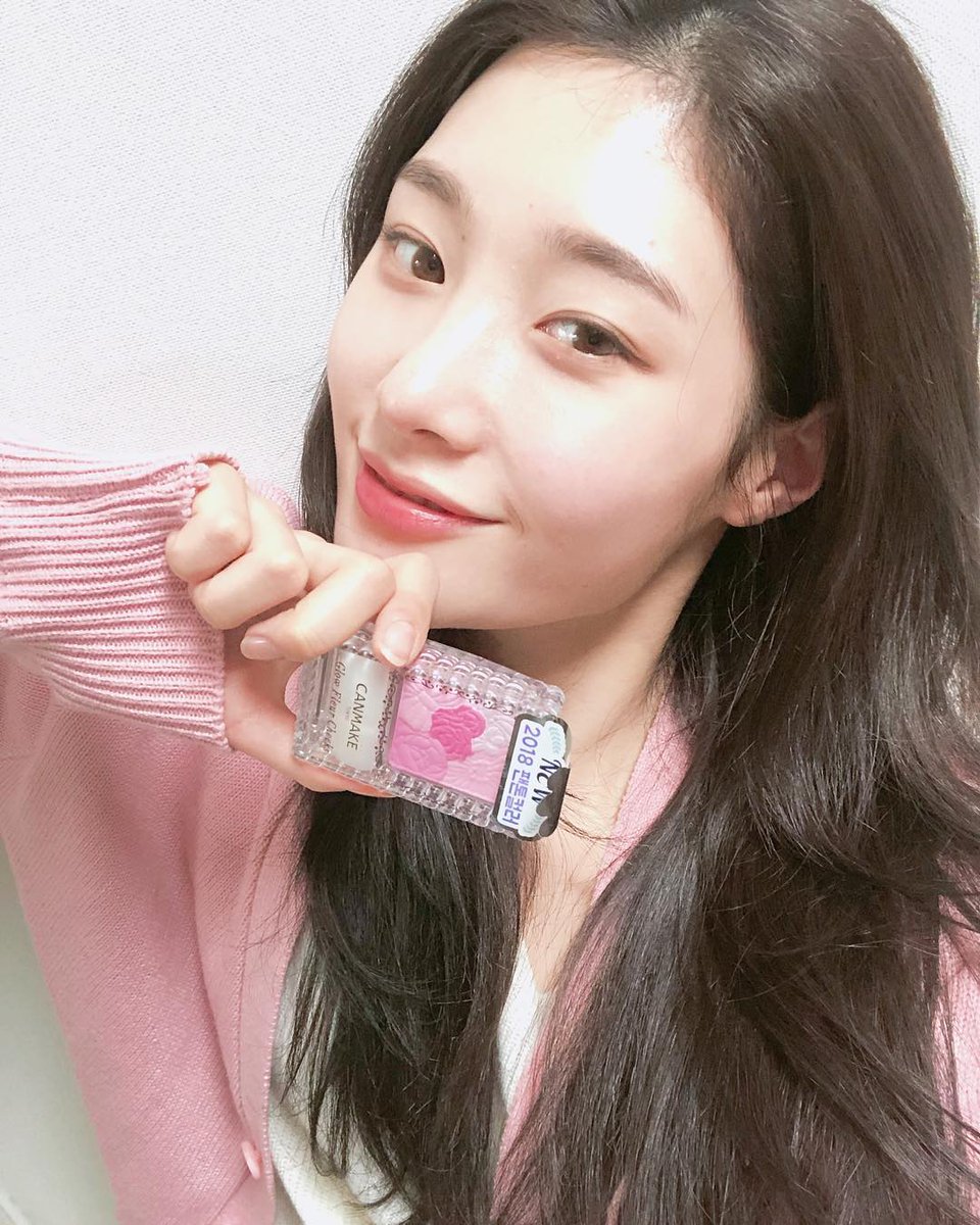 jchaeyeonglobal's tweet photo. [CHAESTAGRAM] 190228 #Chaeyeon's Instagram Update,

"- There will be an Olive Young Brand Sale on March so please give lots of love👍🏻 #OliveYoung #OliveYoungBlushers #Canmake #Blushers"

#DIA #다이아 #정채연 #채연 https://t.co/YyNa6ZJ2mS