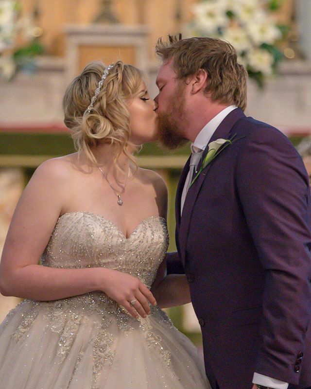 HazelSkyePhoto's tweet photo. #tbt First kiss as Husband & Wife for this lovely couple💗
•
•
•
•
#bride #weddingday #weddingfirstkiss #photographyleicestershire #weddingdress #weddingphotography #bridal #weddinginspiration #weddingphotographer #groom #weddings #bridetobe #instawedding #weddingideas #… https://t.co/2LuINuRAQN