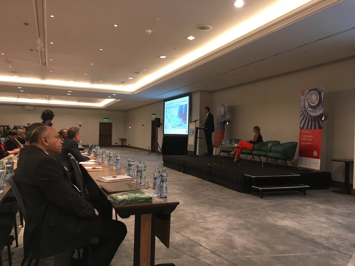 AMetcalfeACCA's tweet photo. Gary Kent, CFO of Mississauga and ACCA global forum member, telling the conference about smart cities in Canada #ACCAIPSC2019 https://t.co/ebuxKvOfFF