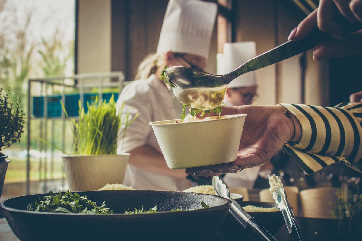 ago_jobs's tweet photo. Iedere laatste donderdag van de maand komt ons volledige hoofdkantoor samen voor een gezellige lunch, gekoppeld aan een toonde inspiratiesessie! 

En of het smaakte! 🙏🏼

#werkenbijago https://t.co/IwRctQxlkS
