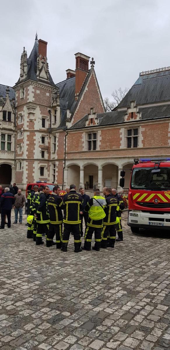 Depuis ce matin le #Préfet Jacques Witkowski Directeur Général de <a href="/SecCivileFrance/">Sécurité Civile</a> accompagné du Directeur des #sapeurspompiers est au #sdis41
L'occasion d'échanges constructifs avec les personnels et l'encadrement.