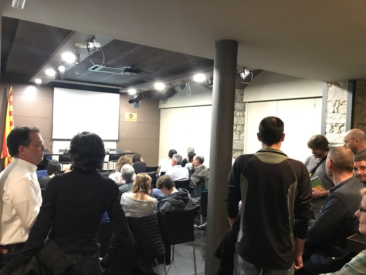 simbol_editors's tweet photo. A punt per la presentació a Manresa a @OmniumBages del 3 nits de torb i 1 Cap d’Any de @JordiCruzS @FemCECB https://t.co/9uuBCDAXCO