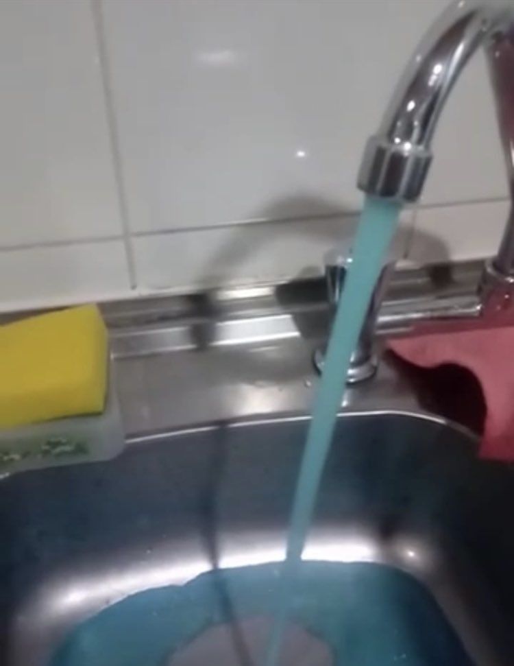 DoctorPurto's tweet photo. Agua contaminada con sulfato llega al Arrayán. Regalo de relave de Angloamerican! Quizás filtración en su embalse de relave. Esto no puede ser! https://t.co/VkvpqAPaEG